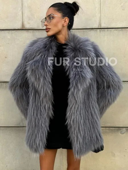 Шуба из меха енота на вязанной основе - фото 6