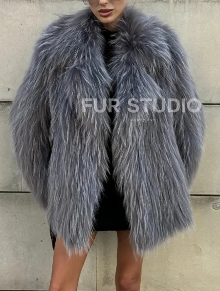 Шуба из меха енота на вязанной основе - фото 2