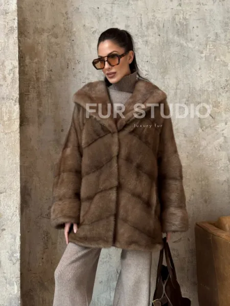 Укороченная норковая шуба с капюшоном из норки - фото 9