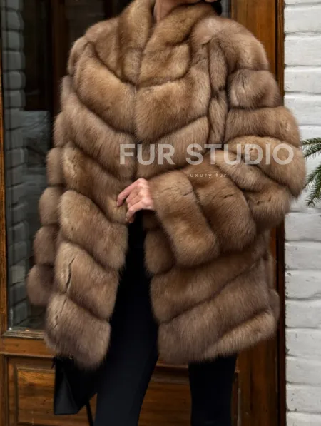 Полушубок из куницы с воротником V-образным - фото 3