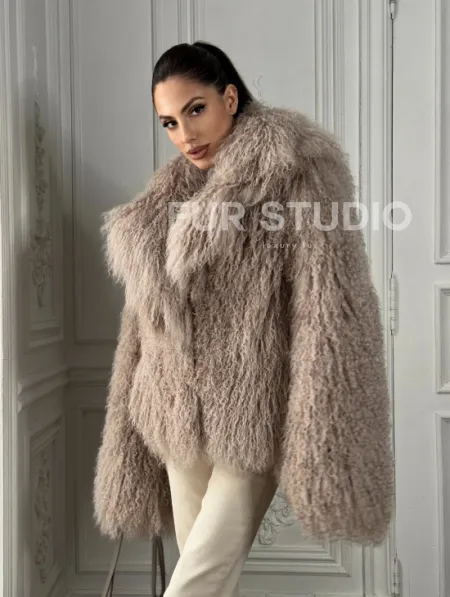Шуба из меха ламы «Пломбир» с английским воротником - фото 6