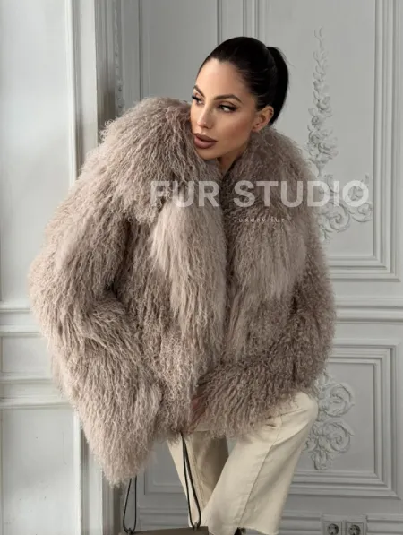 Шуба из меха ламы «Пломбир» с английским воротником - фото 0
