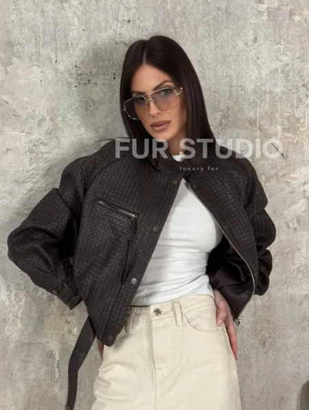Женский бомбер из натуральной плетёной кожи - фото 12