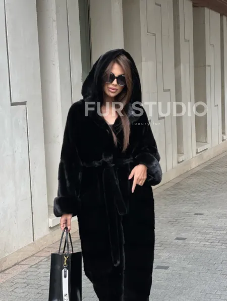 Шуба из норки Velvet с капюшоном в черном цвете - фото 5