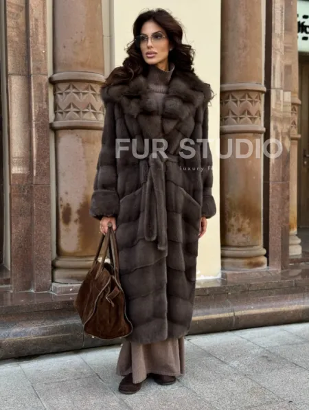 Шуба норковая в цвете мокко с капюшоном куница - фото 8