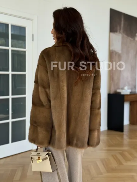 Бежевая короткая норковая шуба - фото 8