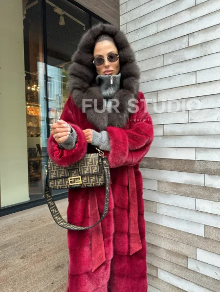 Длинная норковая шуба с капюшоном куница - фото 11