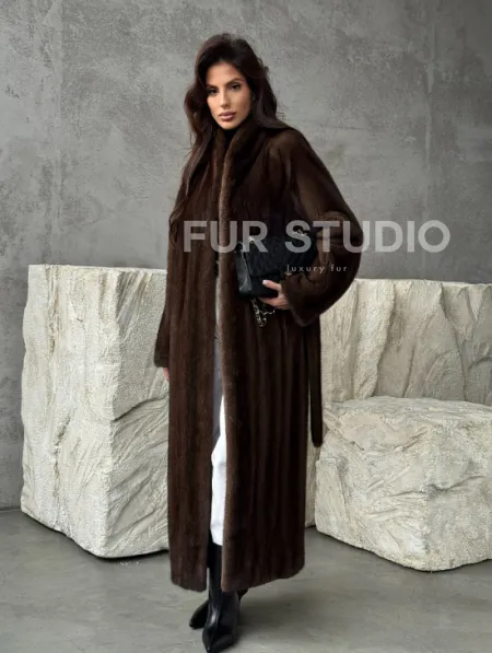 Пальто из норки с V-образным воротом - фото 11