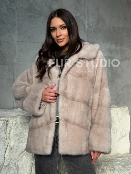 Норковый полушубок с капюшоном в цвете пудра - фото 0