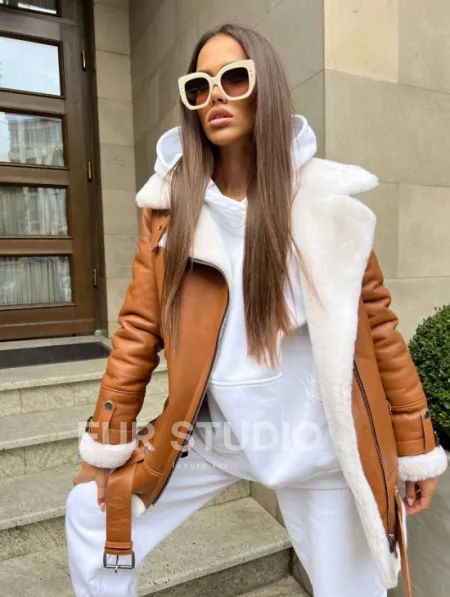 Женская дубленка авиатор в цвете виски - фото 3