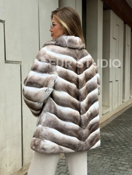 Шуба из меха шиншиллового кролика PREMIUM COLLECTION - фото 6