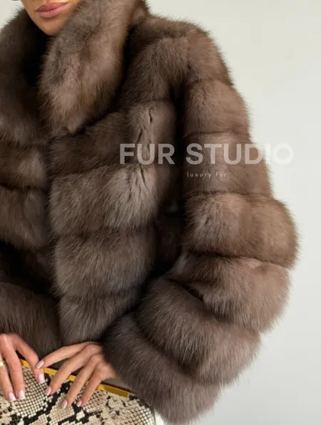 Короткая шуба из куницы - цвет трюфель - фото 3