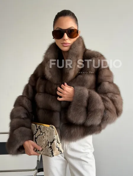 Короткая шуба из куницы - цвет трюфель - фото 0