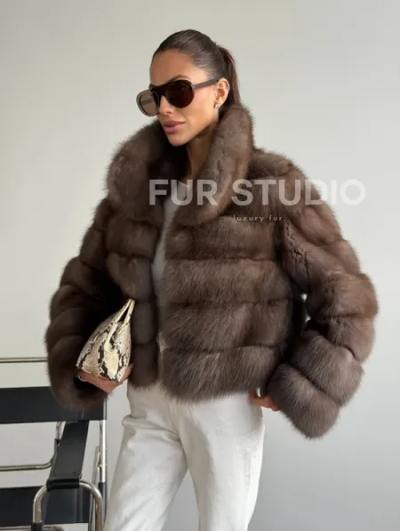 Короткая шуба из куницы - цвет трюфель - фото 10