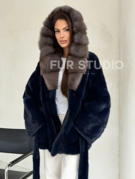 Норковый полушубок синего цвета с капюшоном куница - фото 8