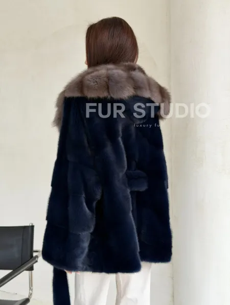 Норковый полушубок синего цвета с капюшоном куница - фото 9