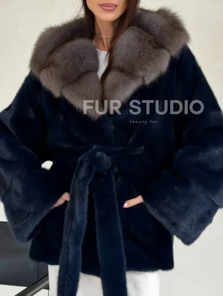 Норковый полушубок синего цвета с капюшоном куница - фото 1