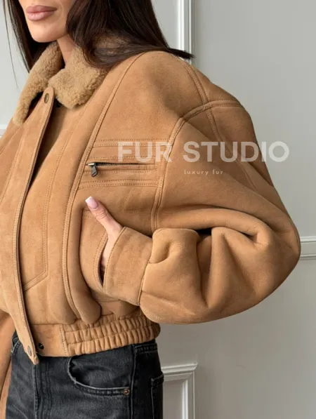 Зимняя женская дубленка - бомбер - фото 1