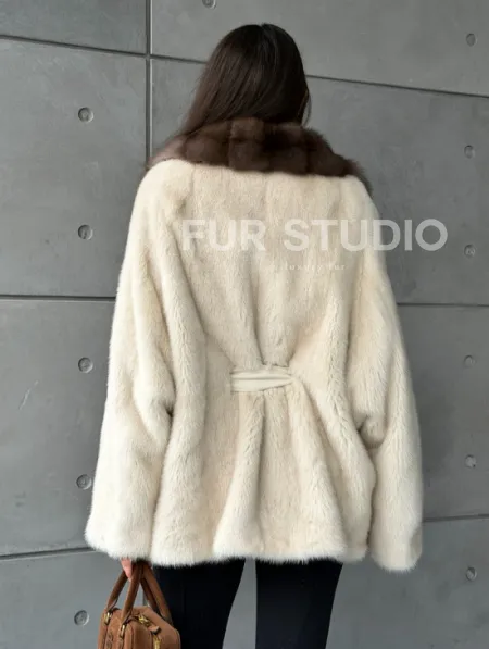 Светлая норковая шуба oversize - воротник куница - фото 9