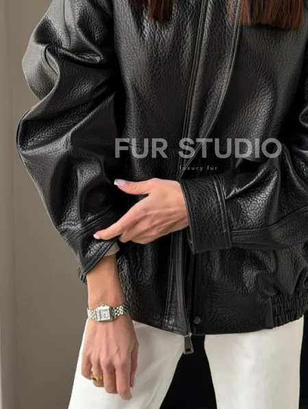 Черная весенняя куртка из кожи Joombo - фото 6