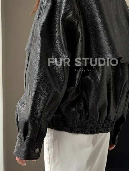 Черная весенняя куртка из кожи Joombo - фото 8