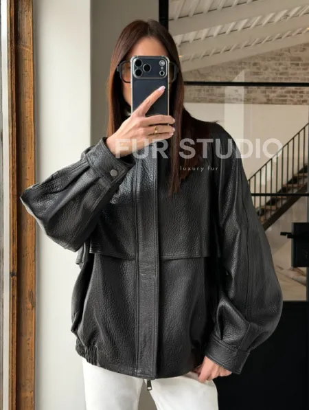 Черная весенняя куртка из кожи Joombo - фото 15