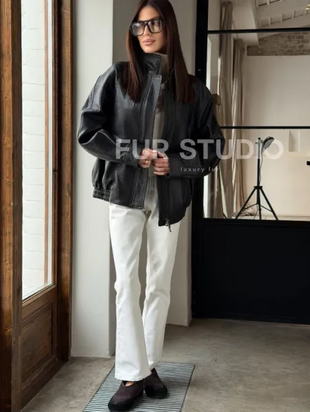 Черная весенняя куртка из кожи Joombo - фото 9