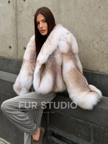 Женская шуба из натурального меха лисы - фото 8