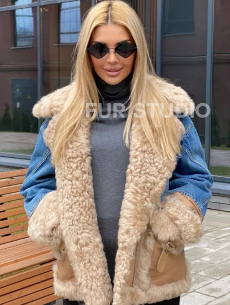 Куртка джинсовая с отделкой из натуральной овчины - фото 2