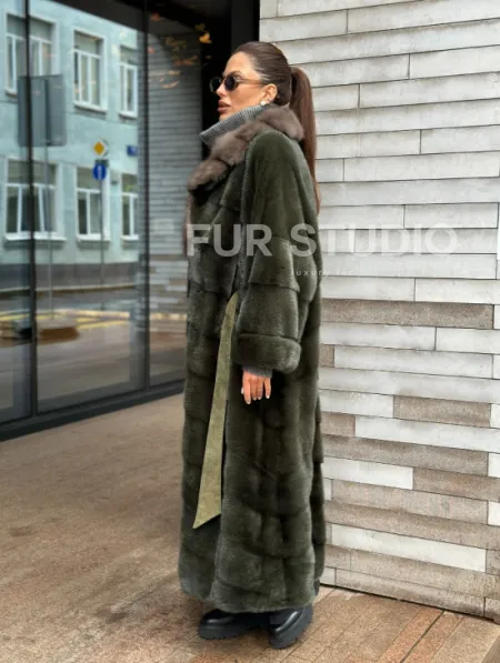 Шуба норковая хаки с воротником из меха куницы - фото 4