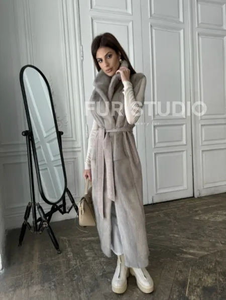 Пальто без рукавов с отделкой из меха норки - фото 5