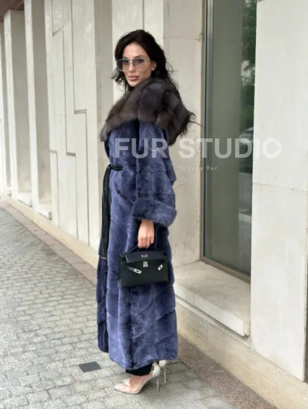 Длинная шуба из норки с капюшоном из куницы - цвет синий графит - фото 7