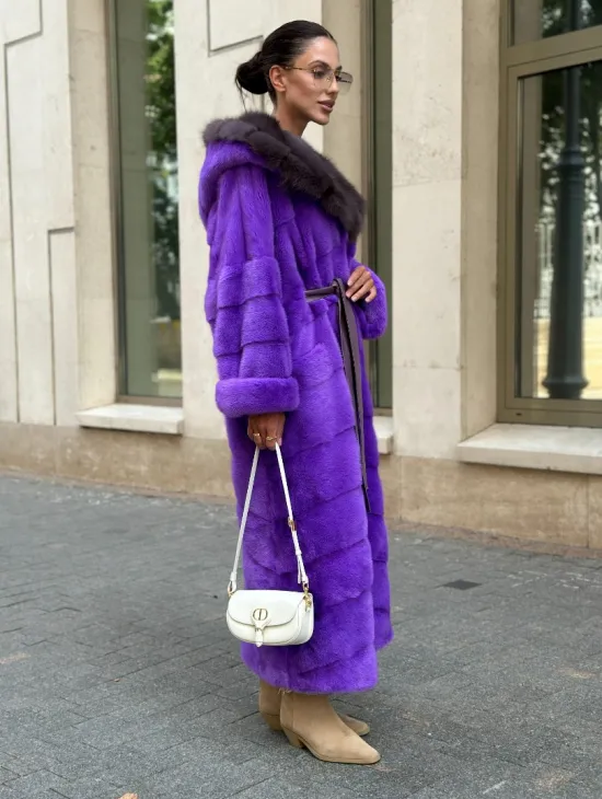 Шуба из аукционной норки с капюшоном из меха куницы - фиолетовый - фото 6