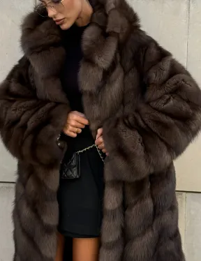 Удлиненная шуба из меха куницы с капюшоном - фото 4