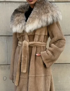 Шуба из норки Caramel с капюшоном из меха рыси - фото 5