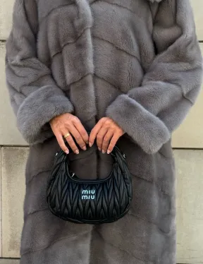 Шуба в диагональной выкладке меха норки, графит грей с капюшоном - фото 2