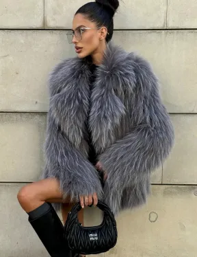 Шуба из меха енота на вязанной основе - фото 7