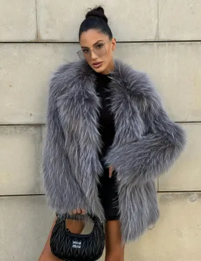 Шуба из меха енота на вязанной основе - фото 9