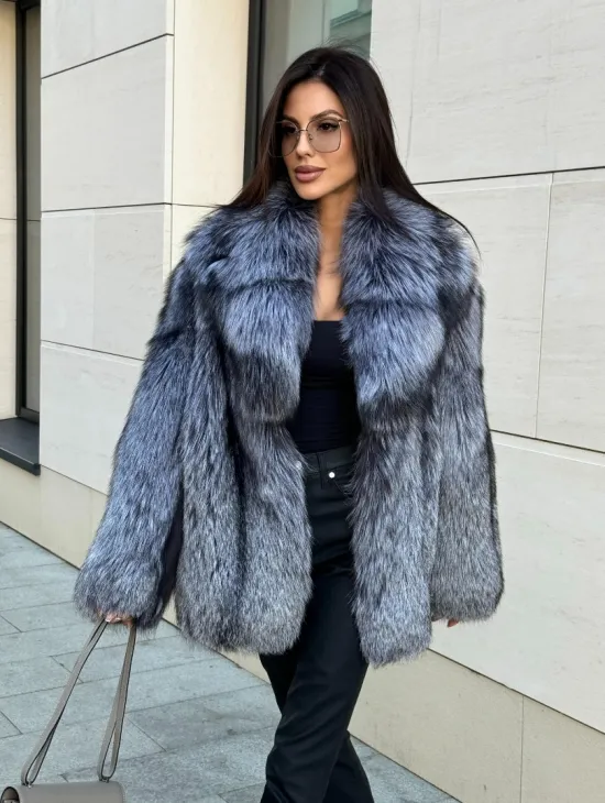 Шуба из меха чернобурки серебристо-черного цвета, цельные пластины - фото 0