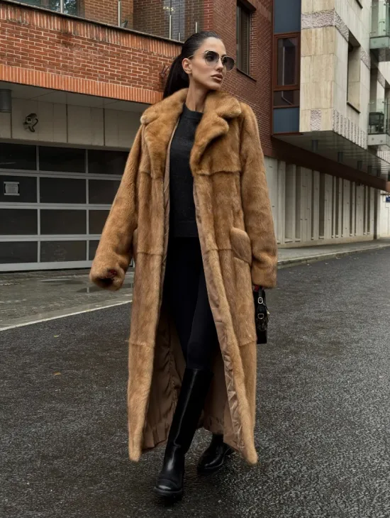 Шуба - халат maxi из меха норки Caramel с накладными карманами - фото 8