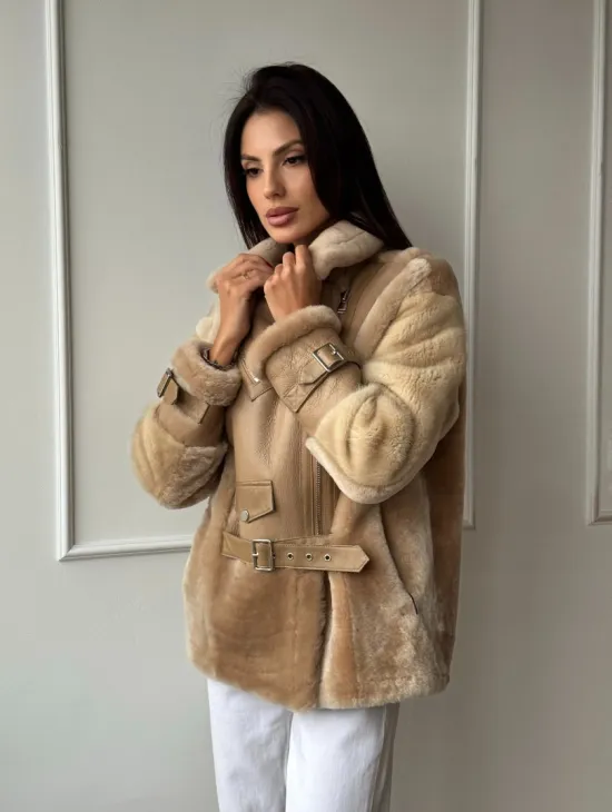 Трендовая куртка - дубленка из натурального меха мериноса и норки на рукавах - фото 0