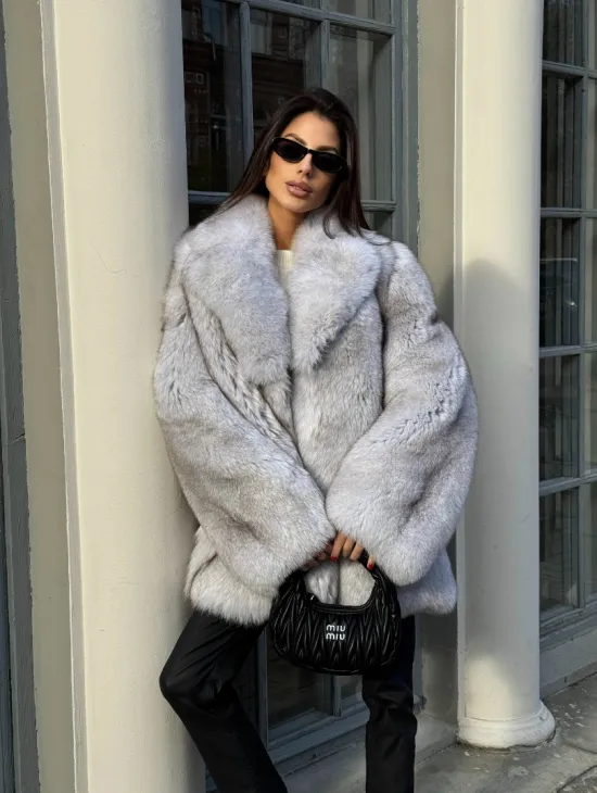 Шуба из аукционного меха финского песца, цельные пластины - фото 9