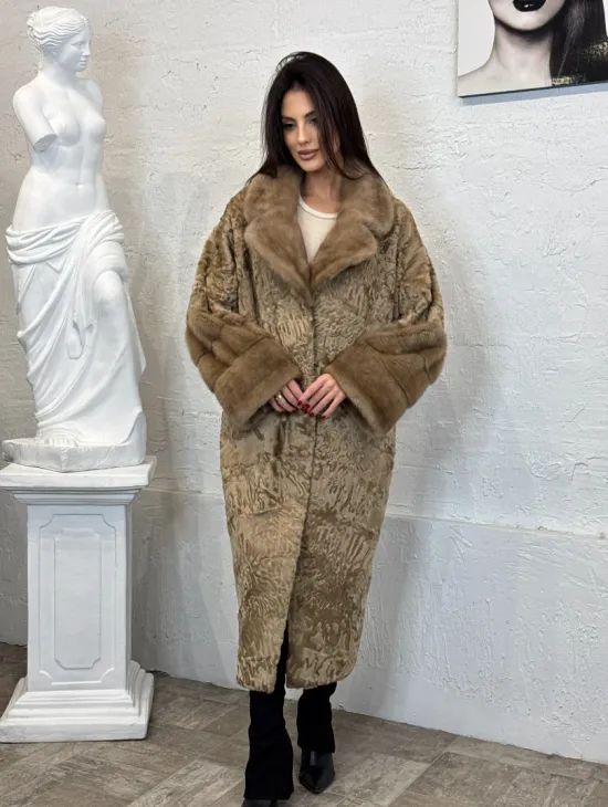 Длинное женское пальто из натурального меха каракульчи с отделкой из норки - фото 9