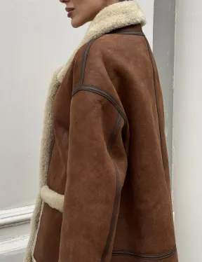 Современная коричневая дубленка из меха кёрли «Casual style» - фото 4