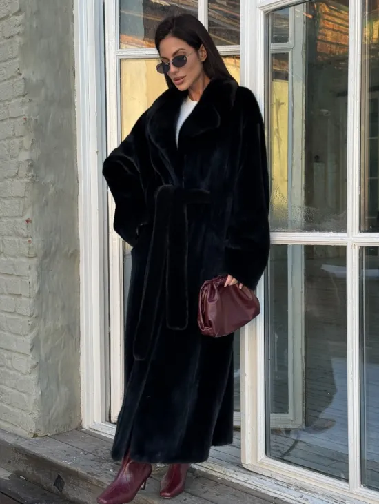 Элегантная модель женской норковой шубы с английским воротником из элитного меха норки - фото 0