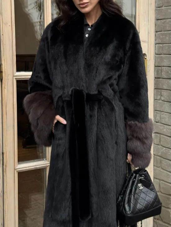 Шикарная черная норковая шуба с меховыми манжетами из куницы - фото 1