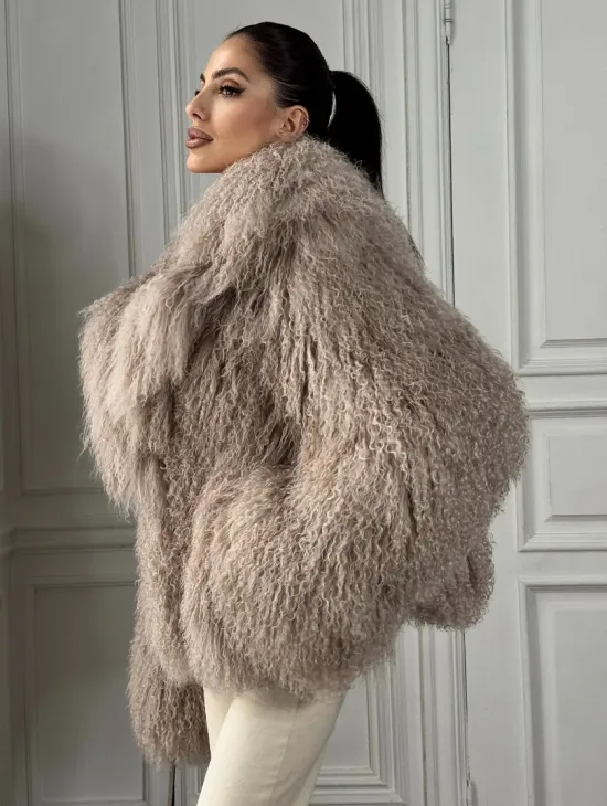 Шуба из меха ламы «Пломбир» с английским воротником - фото 3