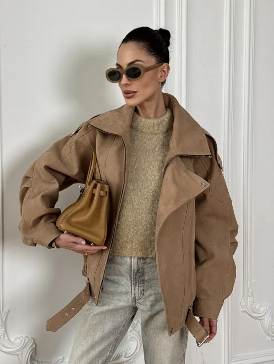 Женский замшевый бомбер из натуральной кожи «Creamy»  с двойным воротником - оверсайз - фото 0