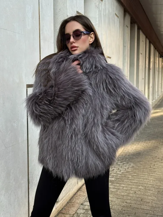 Шуба из меха енота с английским воротником цвет - лаванда - фото 12