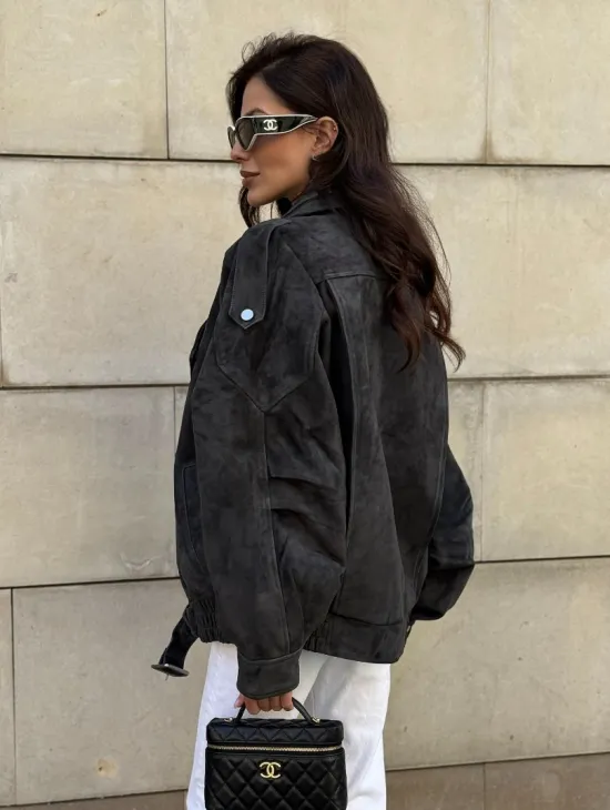 Бомбер оверсайз из замши Grey с двойным воротником и карманами - фото 10